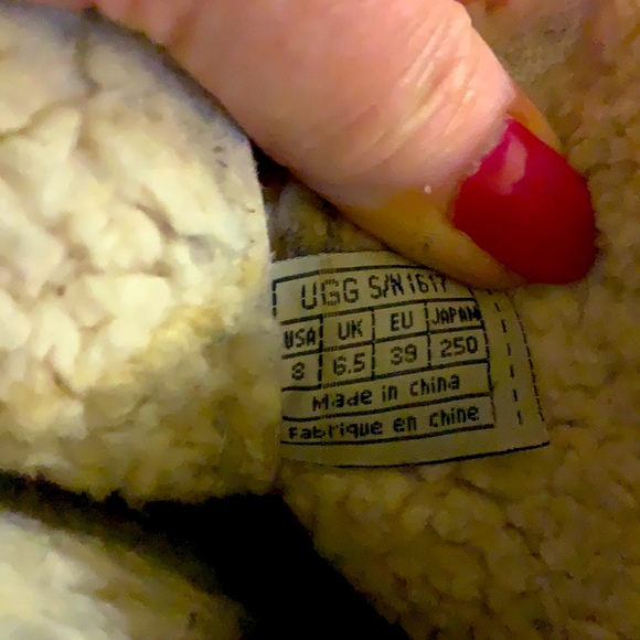 UGG shearling and leather rubber bottom boot. - Picture 7 of 8